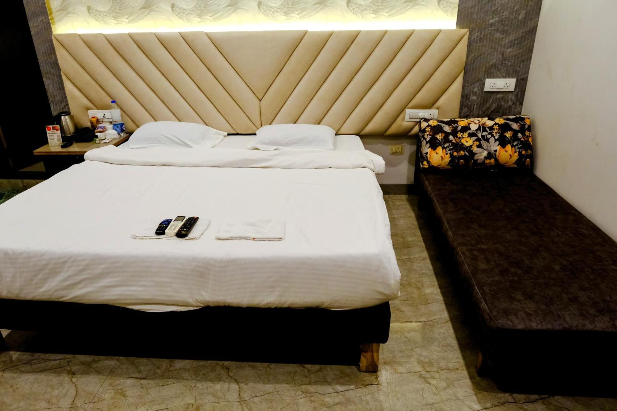 สนิธยา รีสอร์ต Hotel อลีบาก ภายนอก รูปภาพ